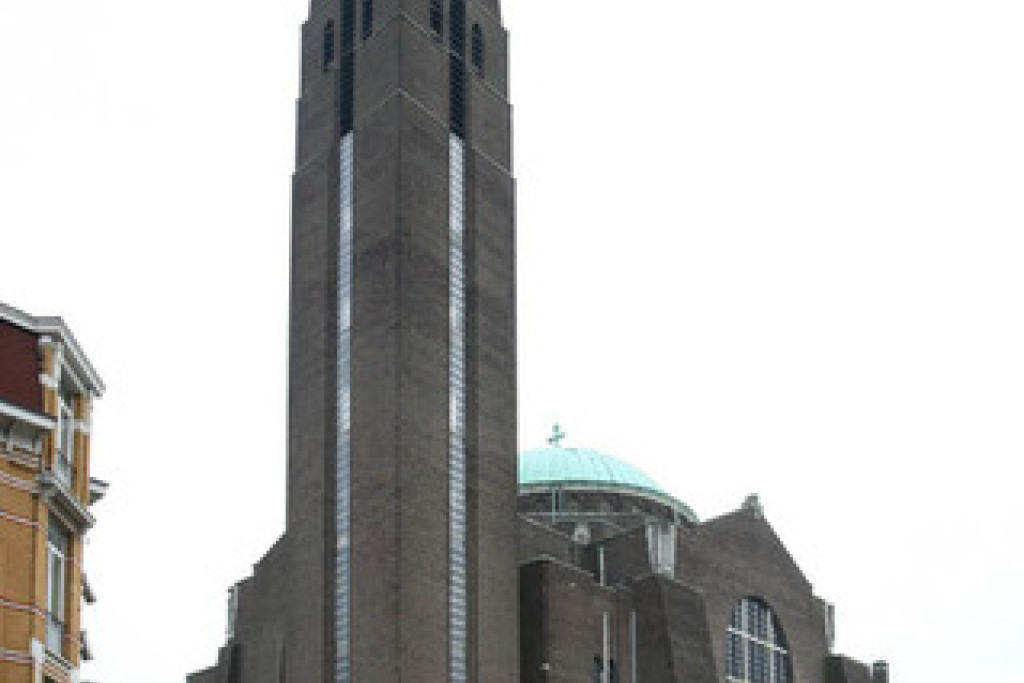De Sint-Laurentiuskerk in de Van Schoonbekestraat in Antwerpen 