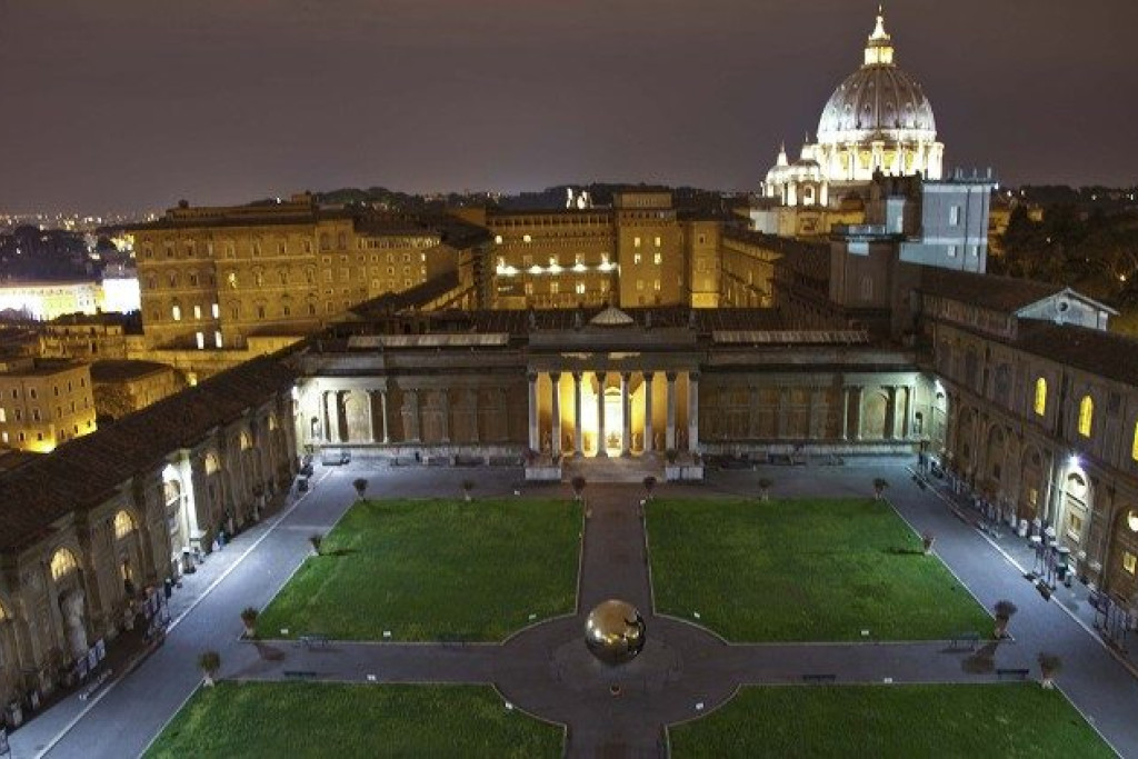 De Vaticaanse Musea bij maanlicht
