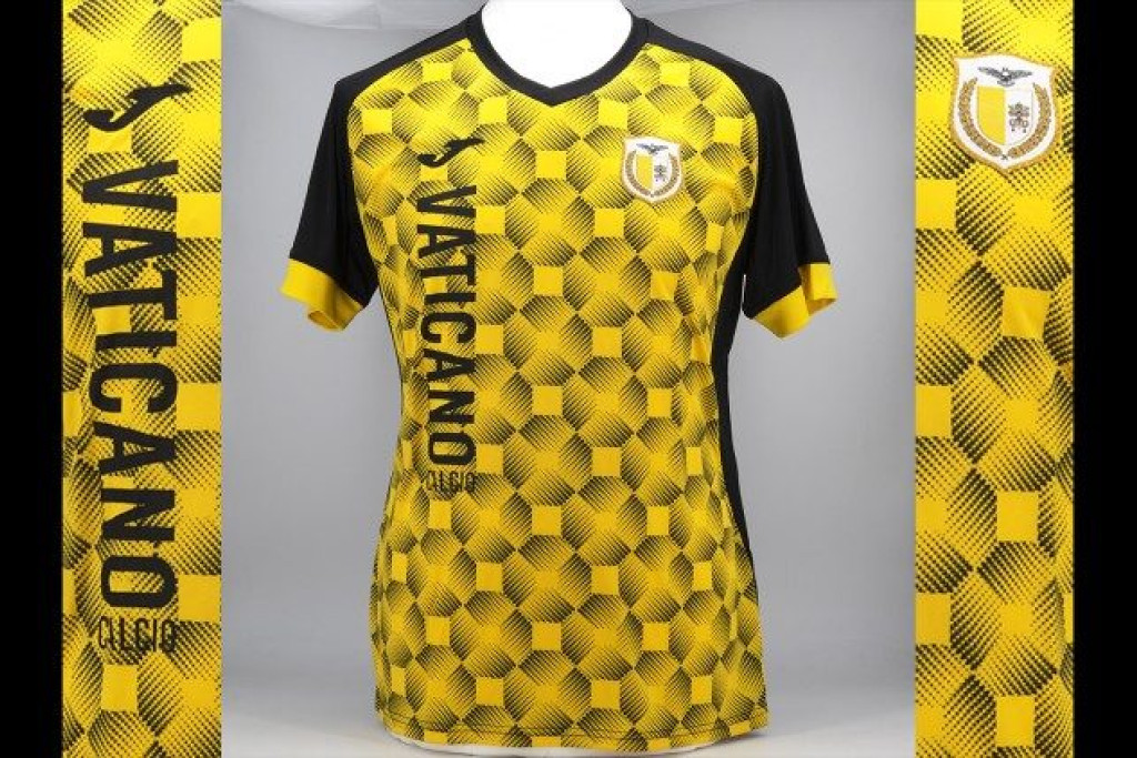 Het Vaticaan stelde deze week eigen sporttruitjes en sjaaltjes voor