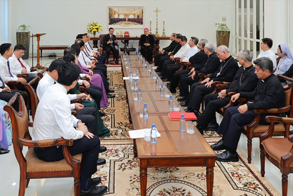 President Võ Văn Thưởng met de bisschoppen van Vietnam