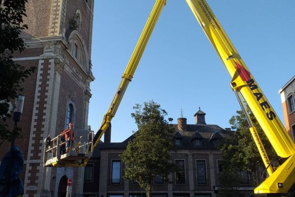 Werkzaamheden aan de toren van de Virga Jesse
