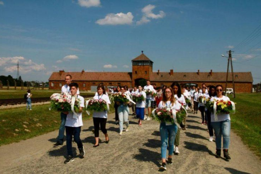 Herdenking van Youth for Peace van de slachtoffers van de Holocaust