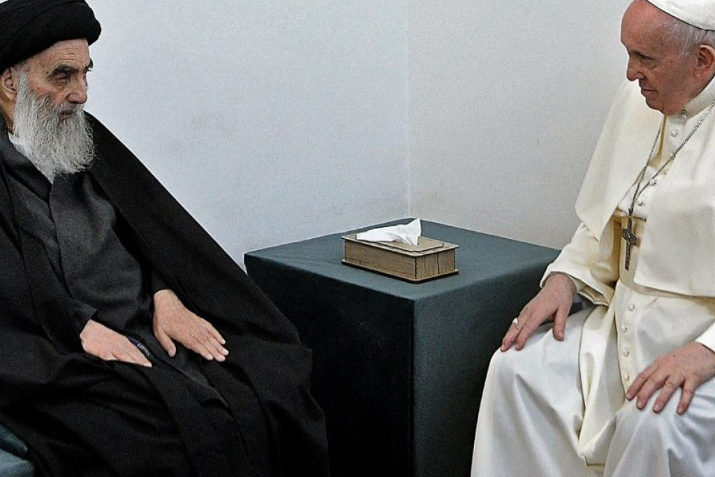 Paus Franciscus met de islamitische geestelijke Ali Sistani 
