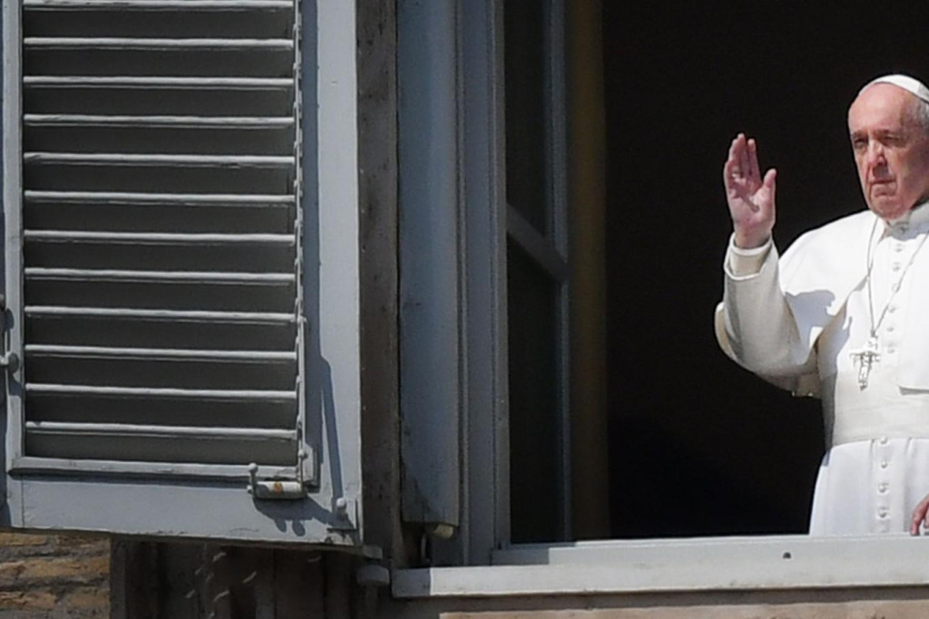 Paus Franciscus tijdens het Angelusgebed