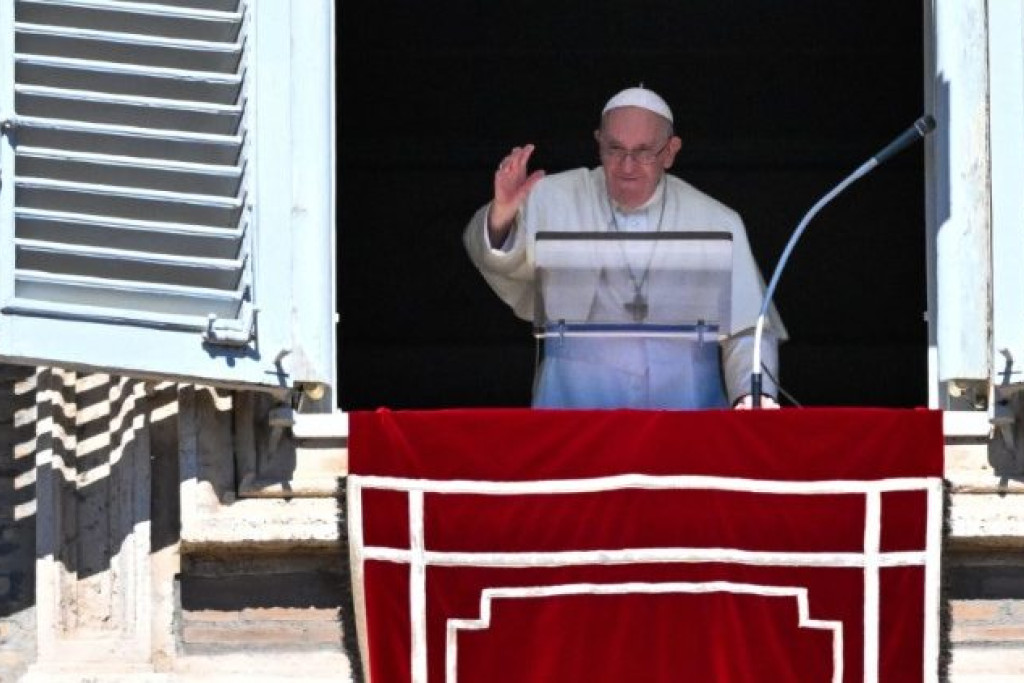 Paus Franciscus tijdens het angelus