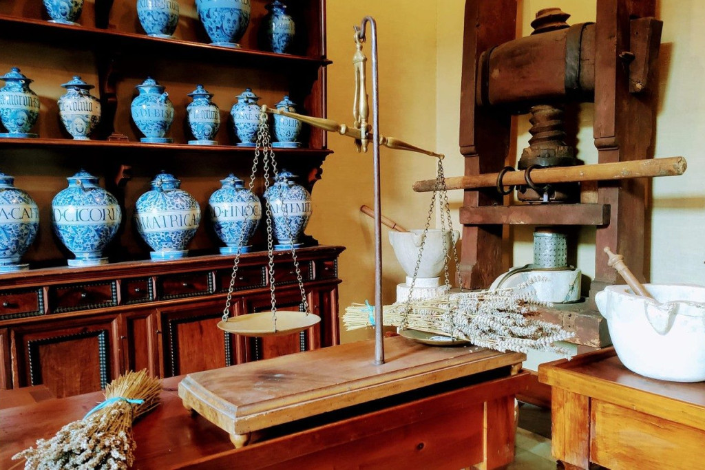 De apotheek werd gereconstrueerd zoals in 1943