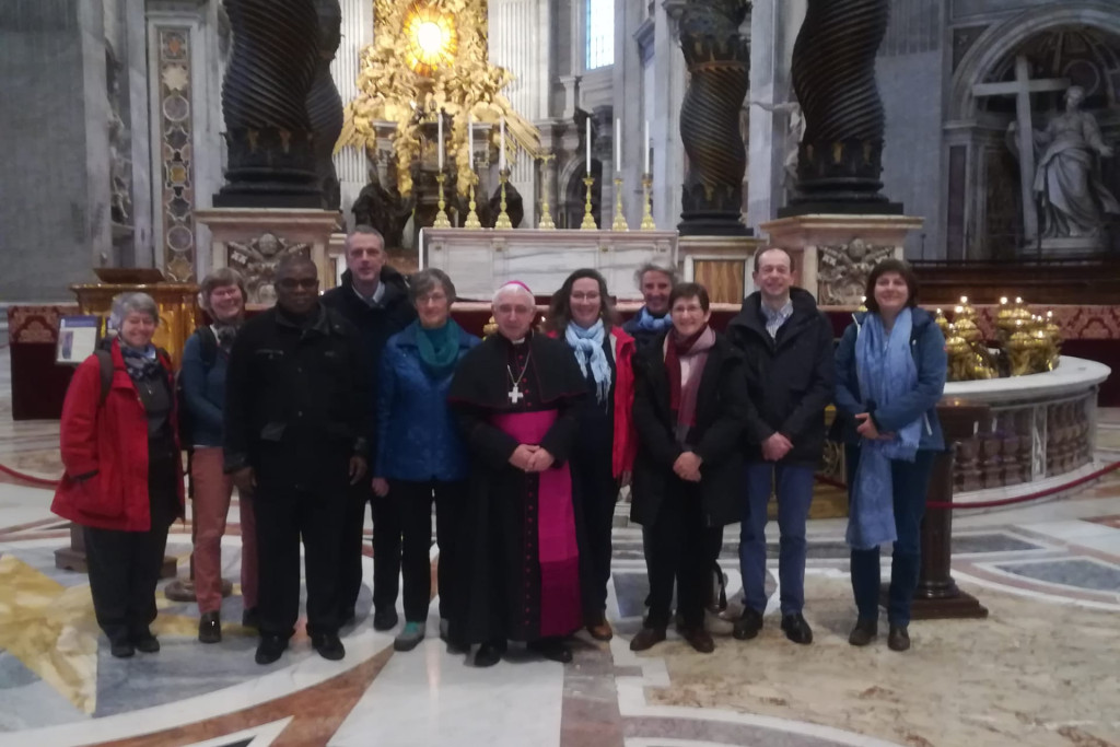 Mgr. Jean-Luc Hudsyn en zijn vicariale raad in de Sint-Pietersbasiliek