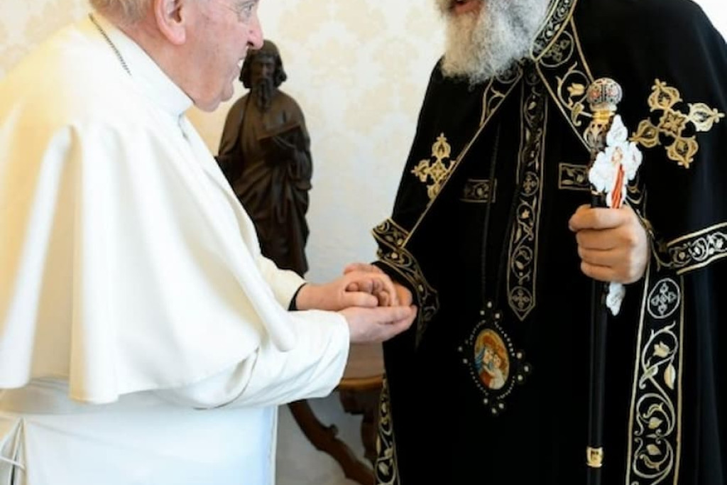 Paus Franciscus ontmoet patriarch Tawadros II op 11 mei 2023 en kondigt aan dat 21 koptisch-orthodoxe heiligen en martelaren ook worden toegevoegd aan de katholieke lijst van martelaren
