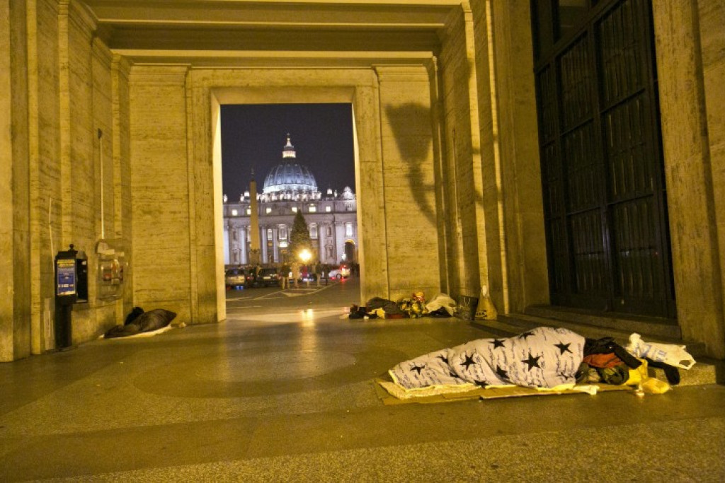 Daklozen aan het Sint-Pietersplein in Rome