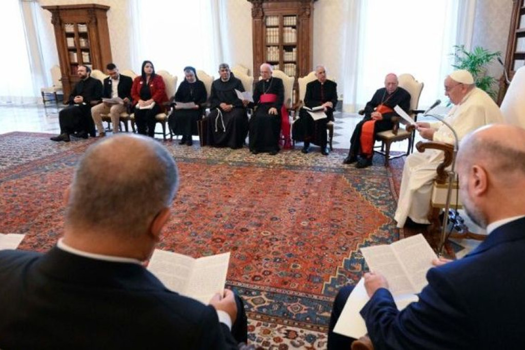 Paus Franciscus ontmoet de interreligieuze dialooggroep, met afgevaardigden uit Palestina