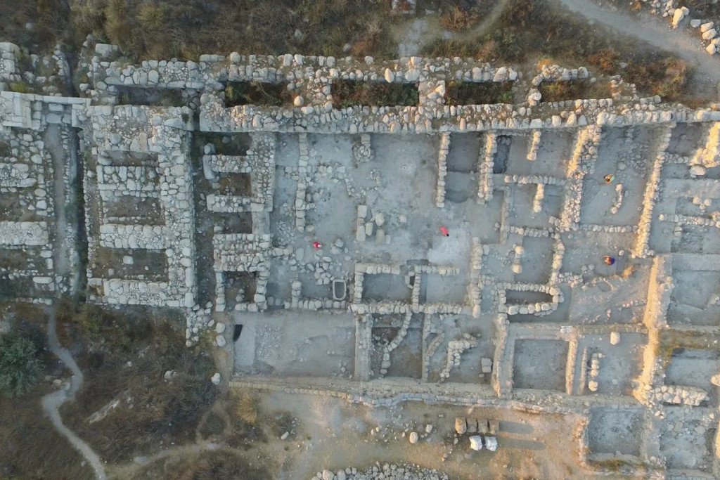 Luchtbeeld van het Bijbelse Gezer