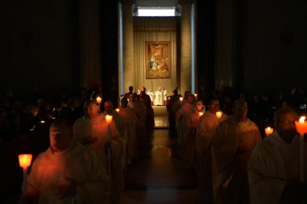 Viering van de Dag van het Godgewijde leven met duizenden religieuzen in de Sint-Pietersbasiliek