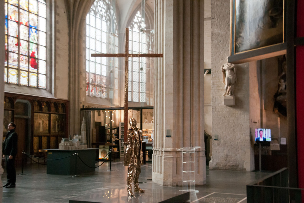 Kunst van Jan Fabre in de kathedraal van Antwerpen