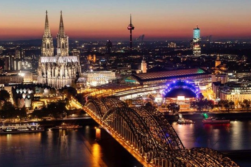 De lichten van de Dom van Keulen worden vanaf 23 uur en in de winter zelfs vanaf 22 uur gedoofd