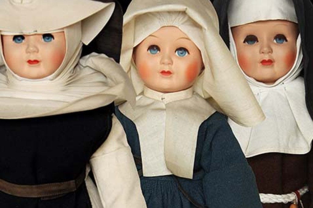 Habijtpoppen in de Sint-Gertrudiskerk in Wetteren