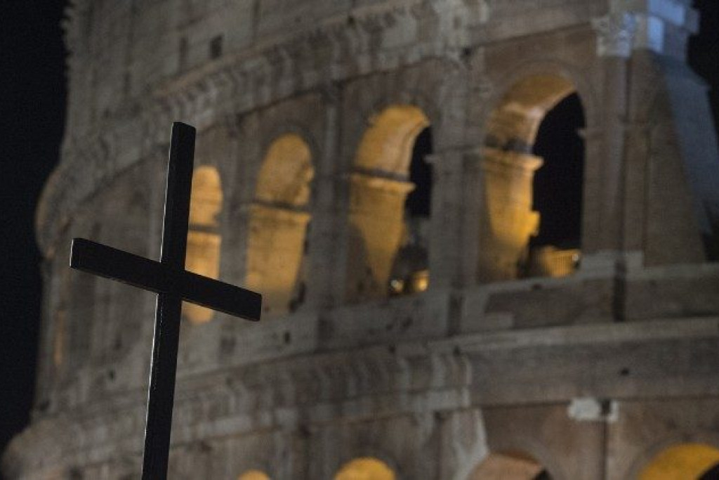 De kruisweg in het Colosseum in Rome