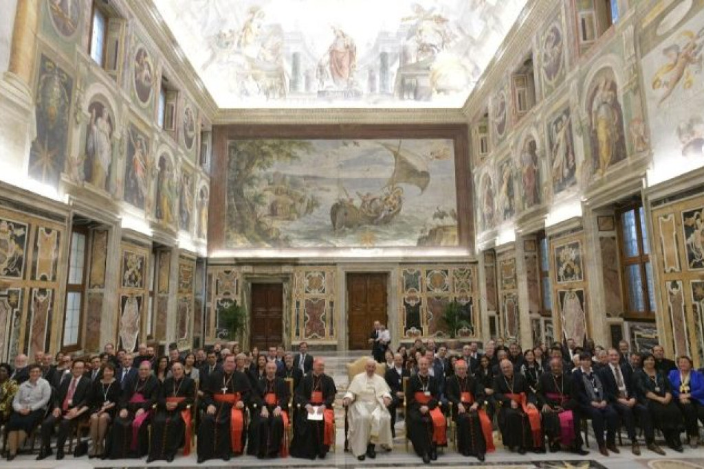 Paus Franciscus ontmoet de leden van het Dicasterie voor de Leken, het Gezin en het Leven
