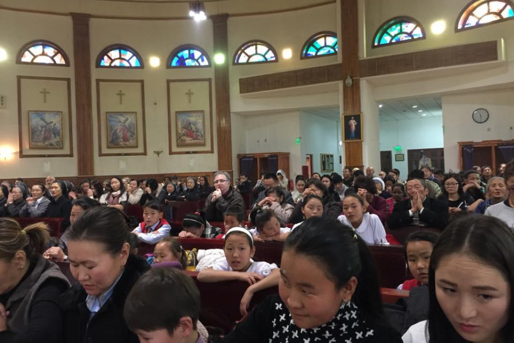 Eucharistie in de kathedraal van Ulanbaatar