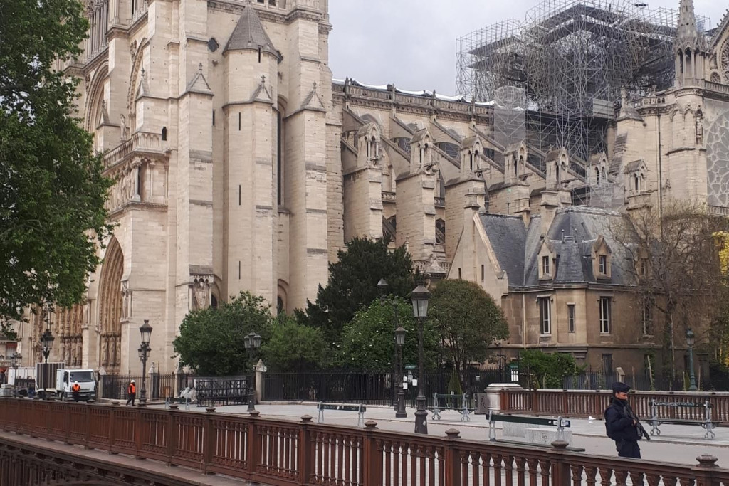 De restauraties zijn al volop bezig aan de N.d.-kathedraal in Parijs