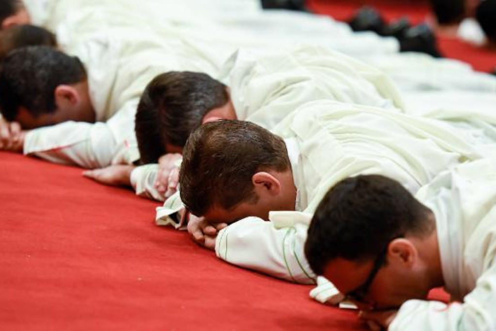 Priesterwijding bij Opus Dei
