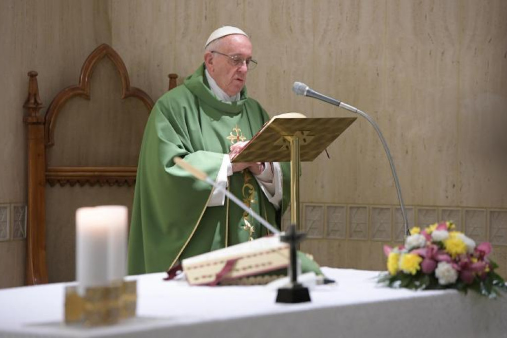 Paus Franciscus in een eucharistieviering in de kapel van Santa Marta