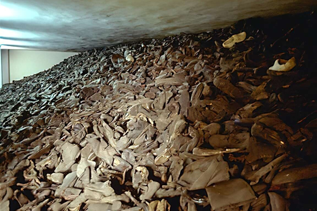 De 25.000 schoenen vertegenwoordigen de slachtoffers van een dag vergsassing, op het hoogtepunt van de activiteiten in Auschwitz/Birkenau
