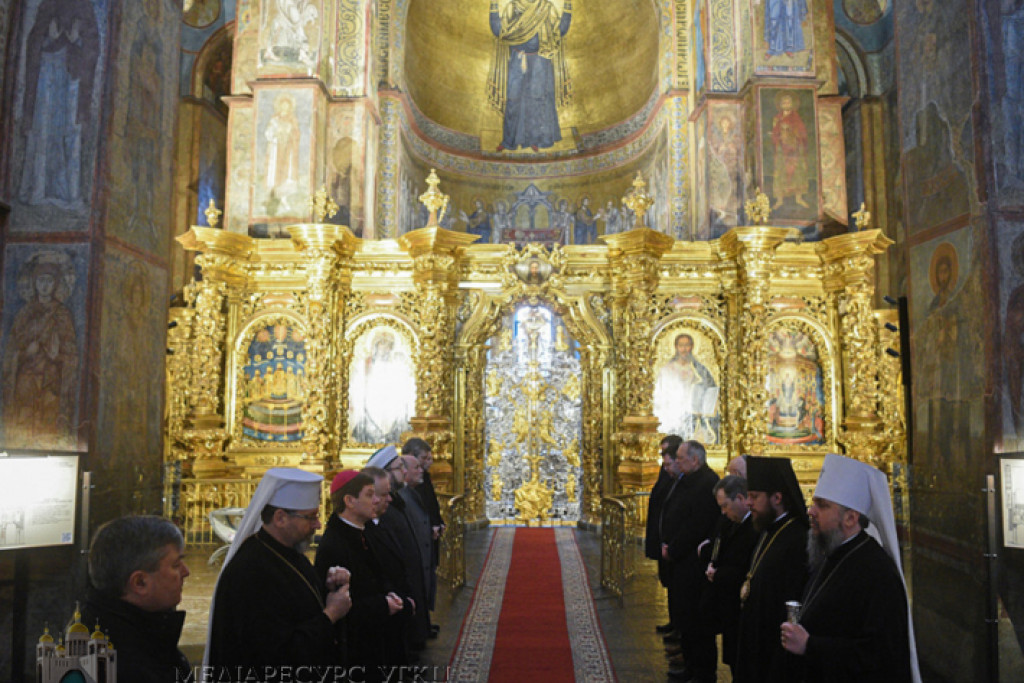 Vredesgebed in de kathedraal van de Heilige Wijsheid in Kiev