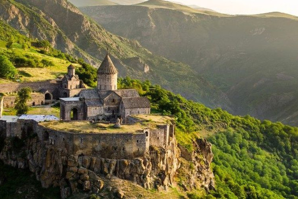 Het Tatev-klooster uit de tiende eeuw, in de regio Goris in het zuidoosten van Armenië