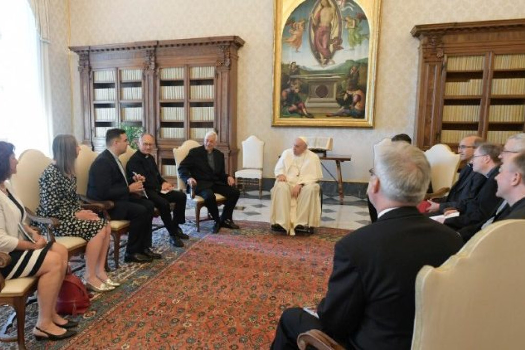 Paus Franciscus tijdens zijn ontmoeting met de verantwoordelijken van de culturele tijdschriften van de jezuïeten