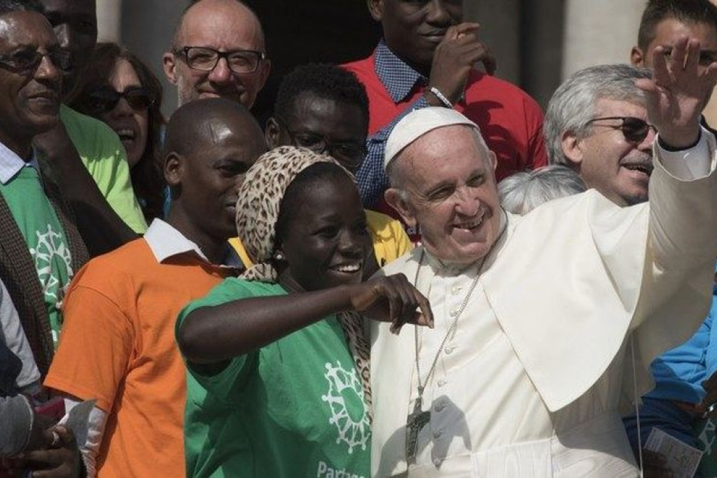Paus Franciscus ontmoet vluchtelingen