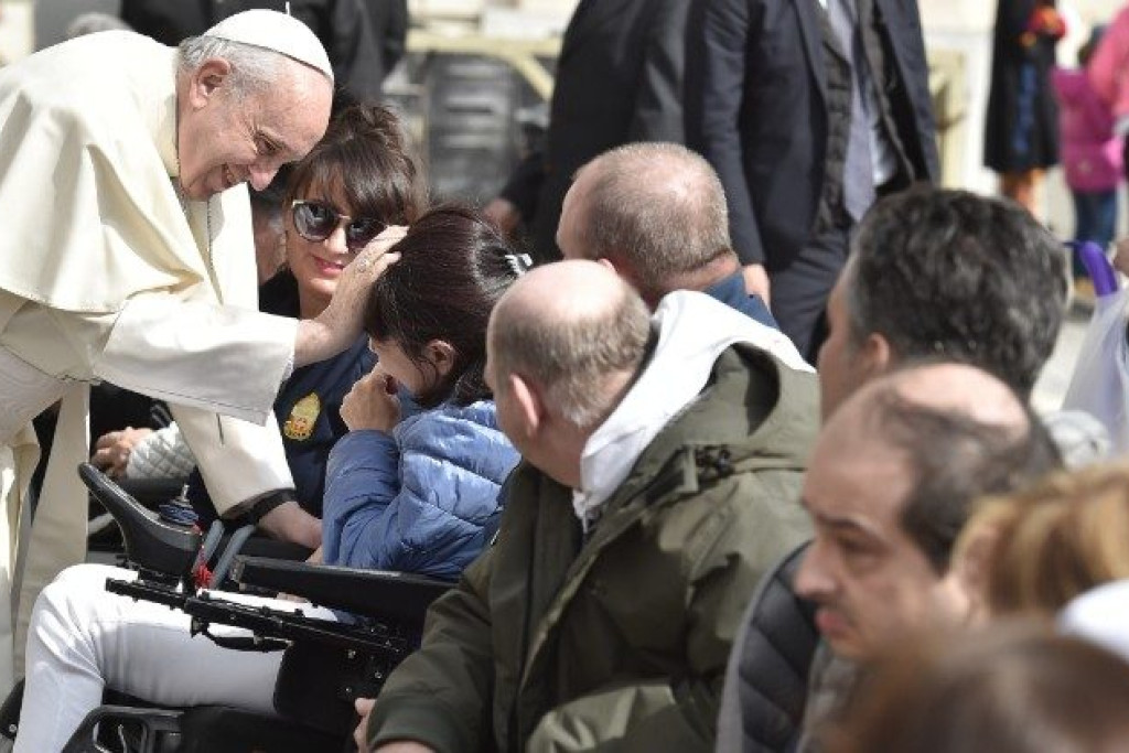 Paus Franciscus benadrukt het belang van de ziekenzorg